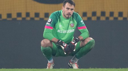 Dynamo goalkeeper Stefan Drljaca crouches on the ground after conceding the 0:1 goal / Photo: Robert Michael/dpa