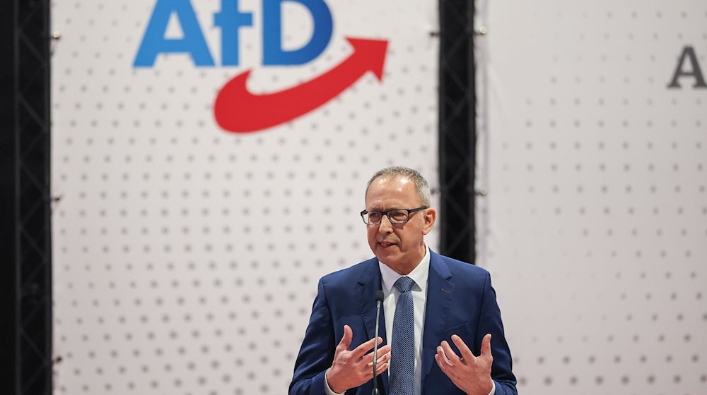 Jörg Urban (AfD), Landesvorsitzender, spricht auf dem Landesparteitag der AfD in der Sachsenlandhalle. / Foto: Jan Woitas/dpa