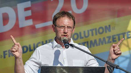 Rolf Weigand, diputado de AfD en el parlamento del estado de Sajonia, en un acto de campaña electoral de AfD. / Foto: Patrick Pleul/dpa-Zentralbild/dpa/Archivbild