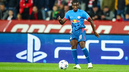 Leipzigs Spieler Amadou Haidara am Ball. Der Mittelfeldspieler verlängerte seinen Vertrag vorzeitig. / Foto: Jan Woitas/dpa