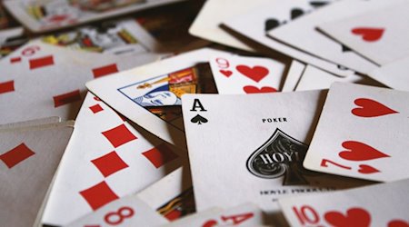 Poker Spielkarten / Foto von Jack Hamilton auf Unsplash