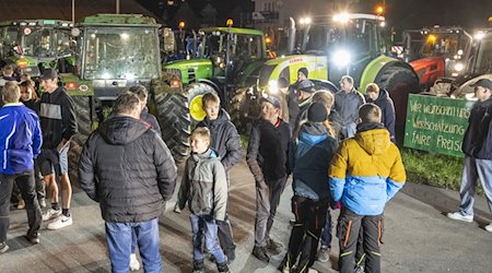 Landwirte mit rund 125 Traktoren der Gruppierung, Weckruf Bauer Luzern, demonstrieren bei einer Kundgebung für faire Preise und mehr Wertschätzung gegenüber den Bauern. / Foto: Urs Flueeler/KEYSTONE/dpa