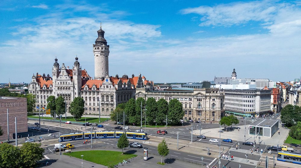 Blick über den Leipziger Wilhelm-Leuschner-Platz hin zum Neuen Rathaus. / Foto: Jan Woitas/dpa