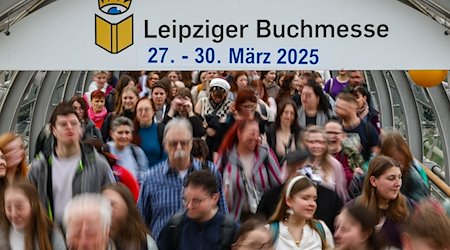 Die ersten Besucher strömen auf die Leipziger Buchmesse. / Foto: Jan Woitas/dpa