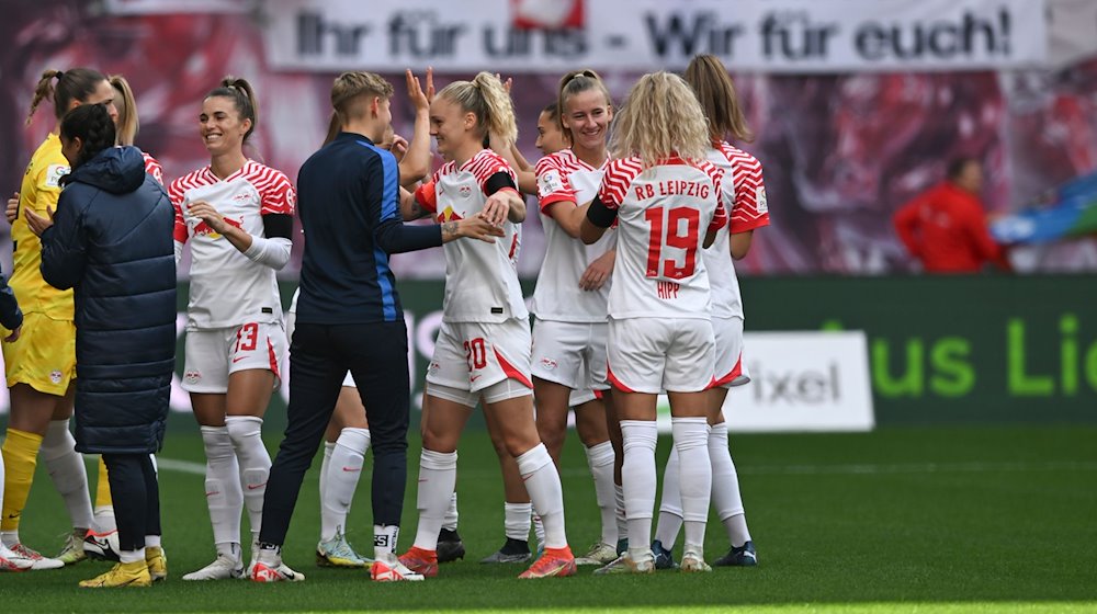 Leipzigs Mannschaft vor dem Spiel. / Foto: Hendrik Schmidt/dpa
