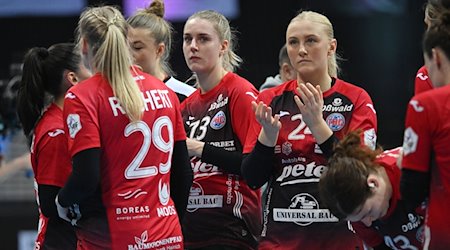 Thüringer Spielerinnen reagieren nach der Niederlage. / Foto: Marijan Murat/dpa