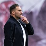 Leipzigs Trainer Saban Uzun reagiert an der Seitenlinie. / Foto: Hendrik Schmidt/dpa
