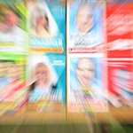 Eine Plakatwand mit Plakaten verschiedener Parteien zur bayerischen Landtagswahl 2023. / Foto: Karl-Josef Hildenbrand/dpa/Archivbild