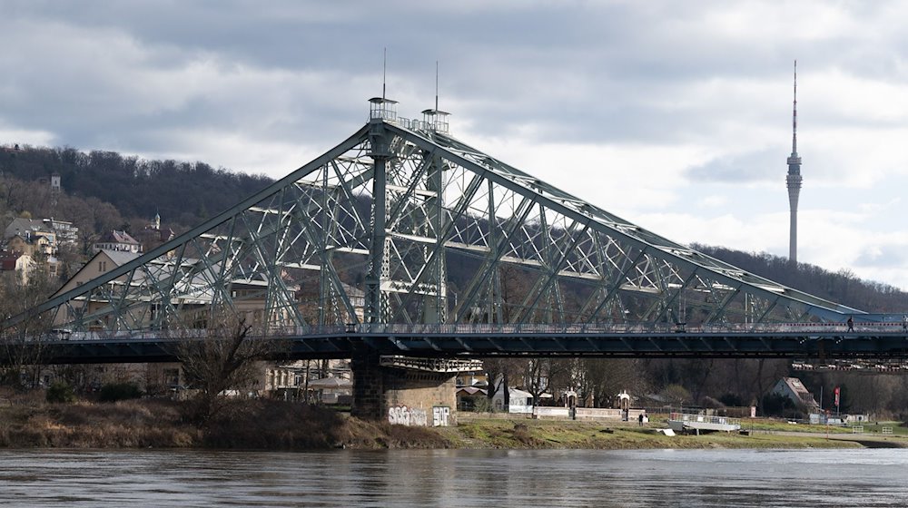 Die Loschwitzer Brücke, auch Blaues Wunder genannt. / Foto: Sebastian Kahnert/dpa