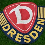 Blick auf das Dynamo Dresden Wappen. / Foto: Robert Michael/dpa
