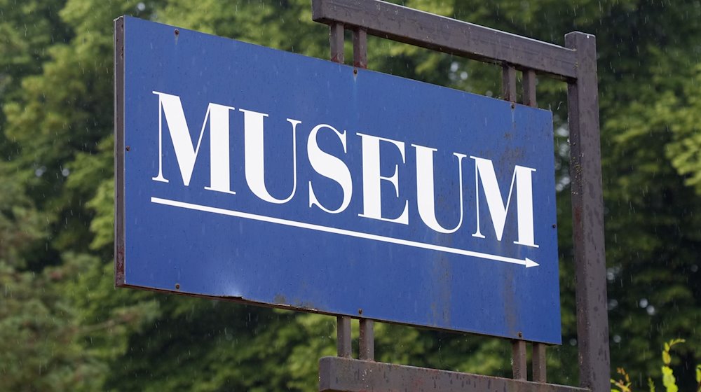 A sign at the entrance to a museum / Photo: Soeren Stache/dpa/Symbolic image