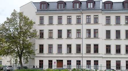 View of the house where the composer Hans Eisler was born in 1898. / Photo: Sebastian Willnow/dpa-Zentralbild/dpa