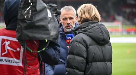 Leipzigs Trainer Marco Rose vor dem Spiel beim Sky Interview. / Foto: Harry Langer/dpa