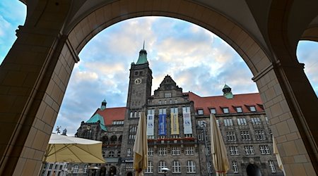 Blick auf das Neue Rathaus in Chemnitz. 2025 soll es Start- und Zielpunkt des Kulturhauptstadt-Marathons sein. / Foto: Hendrik Schmidt/dpa-Zentralbild/dpa