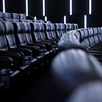 Kinosessel in einem Kinosaal. / Foto: Sven Hoppe/dpa/Symbolbild
