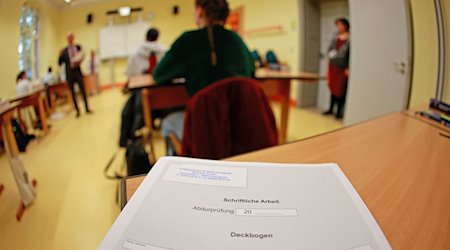 Abitur examination. / Photo: Matthias Bein/dpa