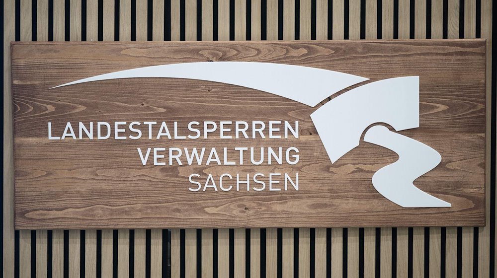 Das Logo der Landestalsperrenverwaltung (LTV) Sachsen auf der Jobmesse «KarriereStart». / Foto: Sebastian Kahnert/dpa
