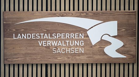 Das Logo der Landestalsperrenverwaltung (LTV) Sachsen auf der Jobmesse «KarriereStart». / Foto: Sebastian Kahnert/dpa