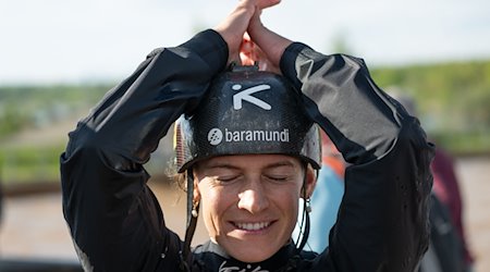 Ricarda Funk gewinnt den Lauf und freut sich über ihr Olympiaticket. / Foto: Hendrik Schmidt/dpa