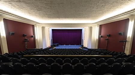 نظرة على القاعة الفارغة سيرجيو ليون في دار السينما شاوبورغ في نيوستادت دريسدن. / صورة: روبرت مايكل / دبا-زنترالبيلد / دبا