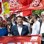 Petra Köpping (l-r), Hubertus Heil (beide SPD) und Markus Schlimbach nehmen an einer Kundgebung teil. / Foto: Sebastian Kahnert/dpa