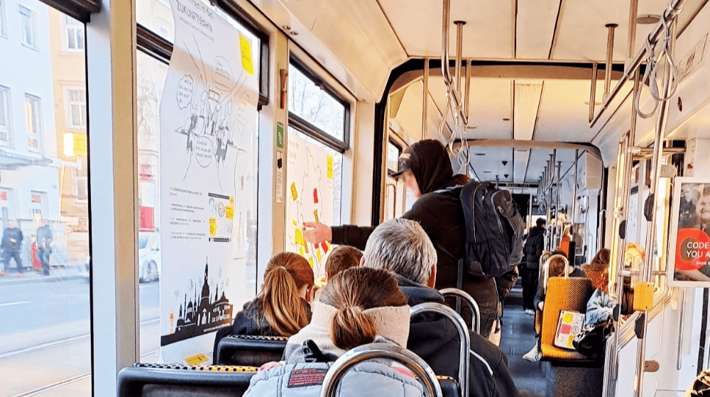 In der "Zukunftsbahn" konnten Dresdner Bürgerinnen und Bürger ihre Meinung zur "Smart City Dresden" äußern. Copyright: WISSENSARCHITEKTUR