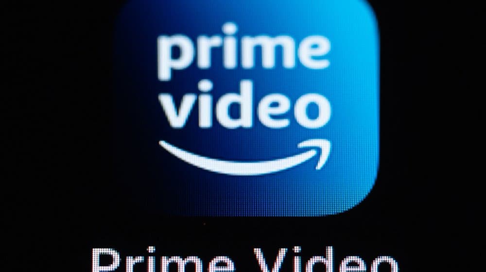 Die Amazon Prime Video-Anwendung ist auf dem Display eines iPhone SE zu sehen. / Foto: Silas Stein/dpa