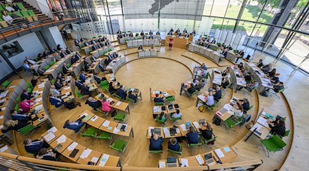 Abgeordneten während der Sitzung im Sächsischen Landtag. / Foto: Robert Michael/dpa