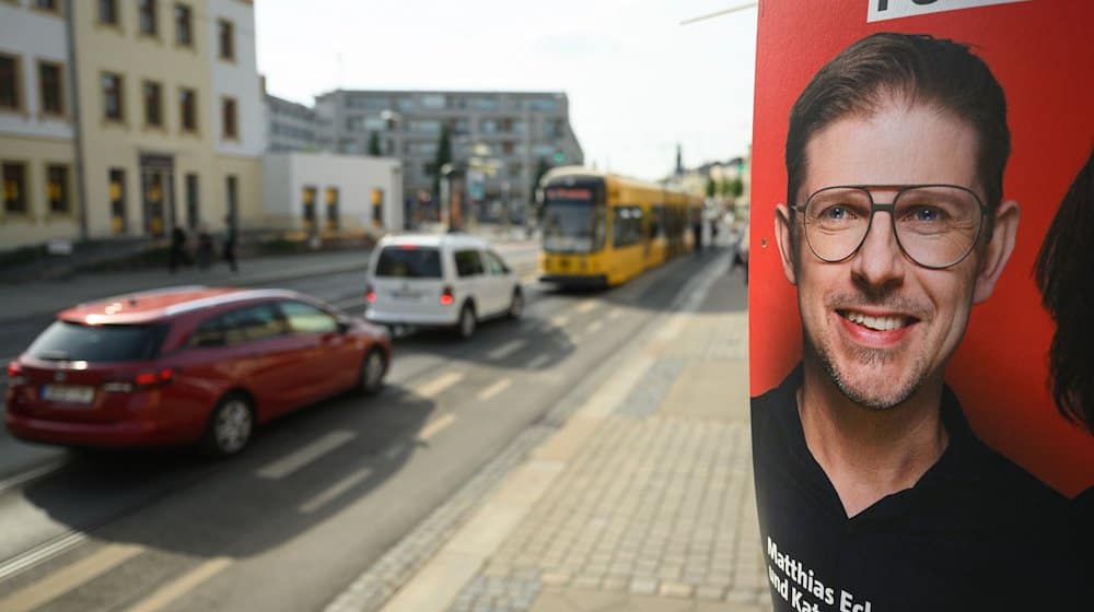 Ein Wahlplakat des sächsischen SPD-Spitzenkandidaten zur Europawahl, Matthias Ecke hängt an der Straße. / Foto: Robert Michael/dpa/Archivbild