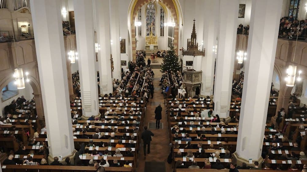 Blick in die Thomaskirche bei einem Gottesdienst. / Foto: Sebastian Willnow/dpa