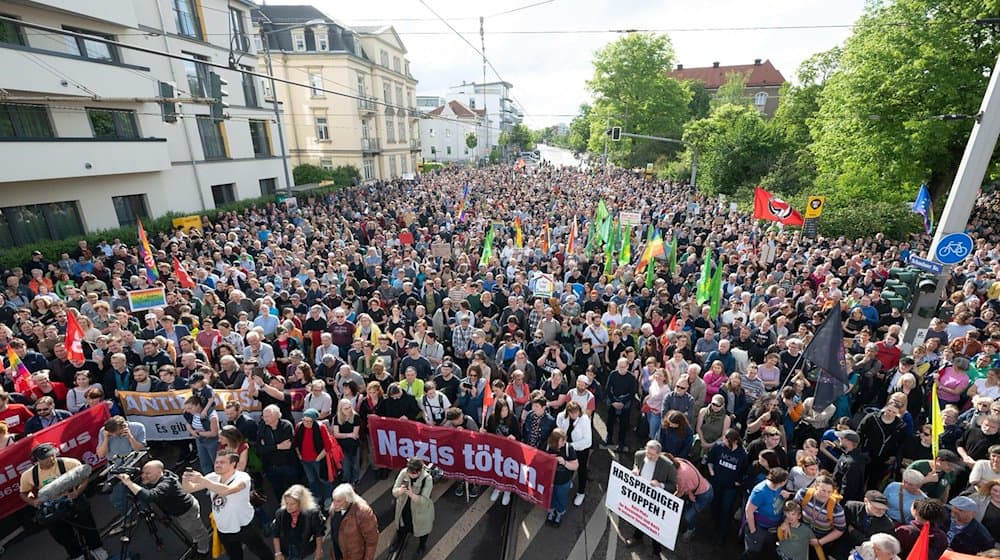 3000 Menschen demonstrieren in Dresden gegen Gewalt und für Demokratie