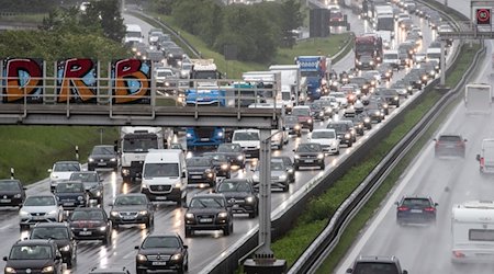 Nasse Fahrbahn und Staus: Mehrere Unfälle auf A4