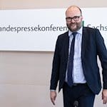 Christian Piwarz (CDU), Kultusminister von Sachsen, kommt im Landtag zu einer Pressekonferenz. / Foto: Sebastian Kahnert/dpa