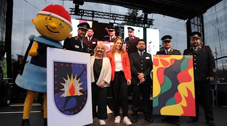 Im Rahmen der Kooperation von Sachsenlotto und dem Landesfeuerwehrverband Sachsen wurde zum Landesfeuerwehrtag eine neue Aktion bekannt gegeben: Sachsenlotto unterstützt das Einsatznachsorgeteam (ENT).