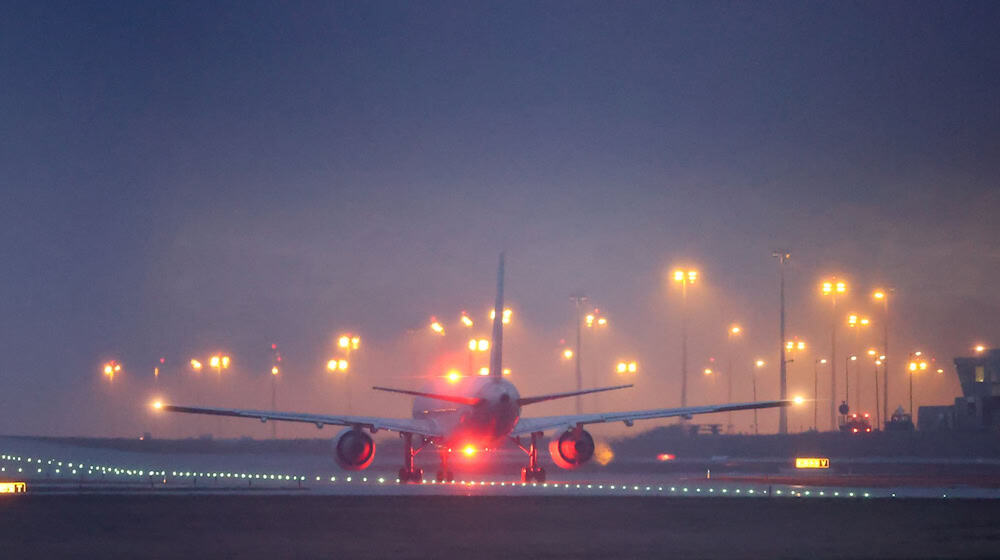 طائرة تقلع من مطار ليبزيغ/هالي. / صورة: جان ويتاس/dpa-زنتربيلد/dpa