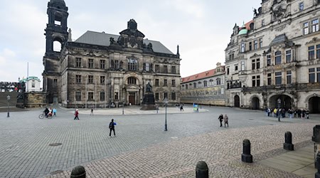 Blick auf das Ständehaus (l) am Schlossplatz mit dem Sitz des Oberlandesgerichts (OLG), dem Landesamt für Denkmalpflege und dem Anwaltsgerichtshof in Sachsen. / Foto: Robert Michael/dpa
