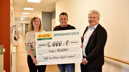 Tatortreiniger und Sachsenlotto-Möglichmacher übergibt die Möglichmacher-Summe von 5.000 Euro an das Hospiz ADVENA Leipzig