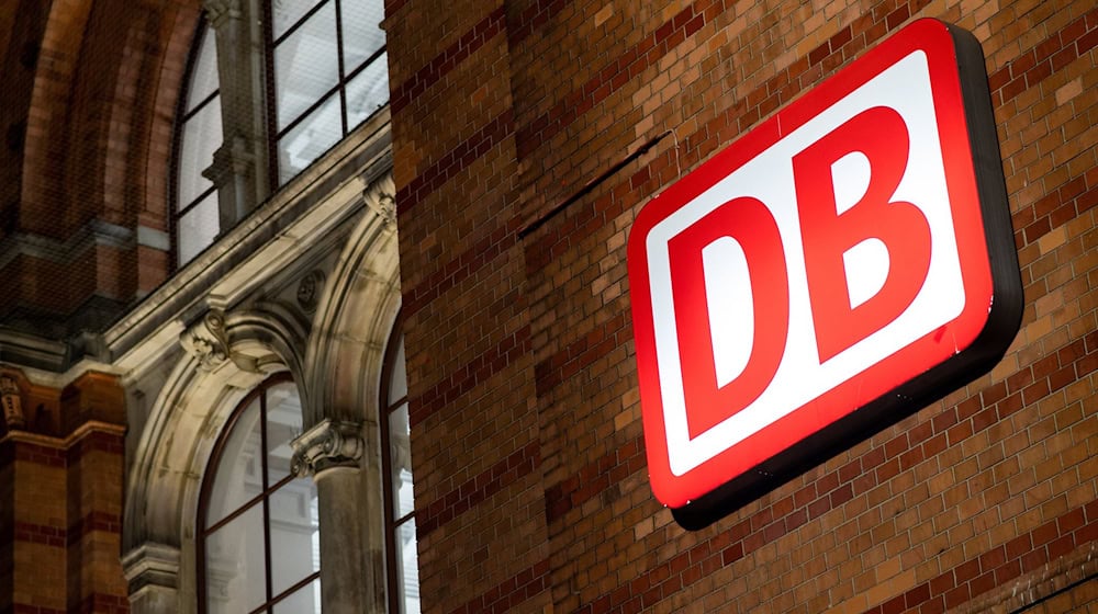 The Deutsche Bahn (DB) logo / Photo: Hauke-Christian Dittrich/dpa/Symbolic image