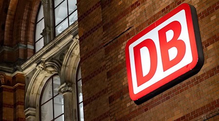The Deutsche Bahn (DB) logo / Photo: Hauke-Christian Dittrich/dpa/Symbolic image