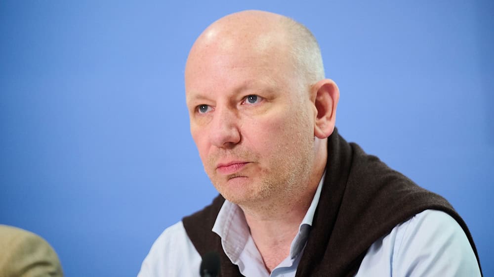 Elmar Oliver Decker, Director of the Else Frenkel Brunswik Institute. / Photo: Annette Riedl/dpa