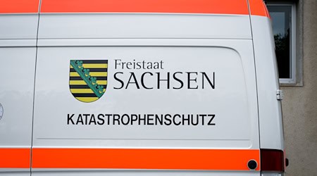 Ein Fahrzeug des Katastrophenschutzes im Freistaat Sachsen steht bereit. / Foto: Heiko Rebsch/dpa/Symbolbild
