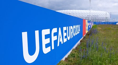 Ein Mauer mit der Aufschrift „UEFA EURO 2024“. / Foto: Sven Hoppe/dpa