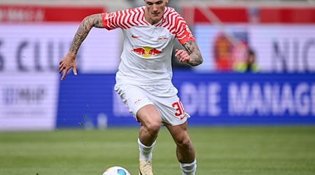 Leipzig's Benjamin Sesko in action. The striker remains with RB Leipzig / Photo: Harry Langer/dpa