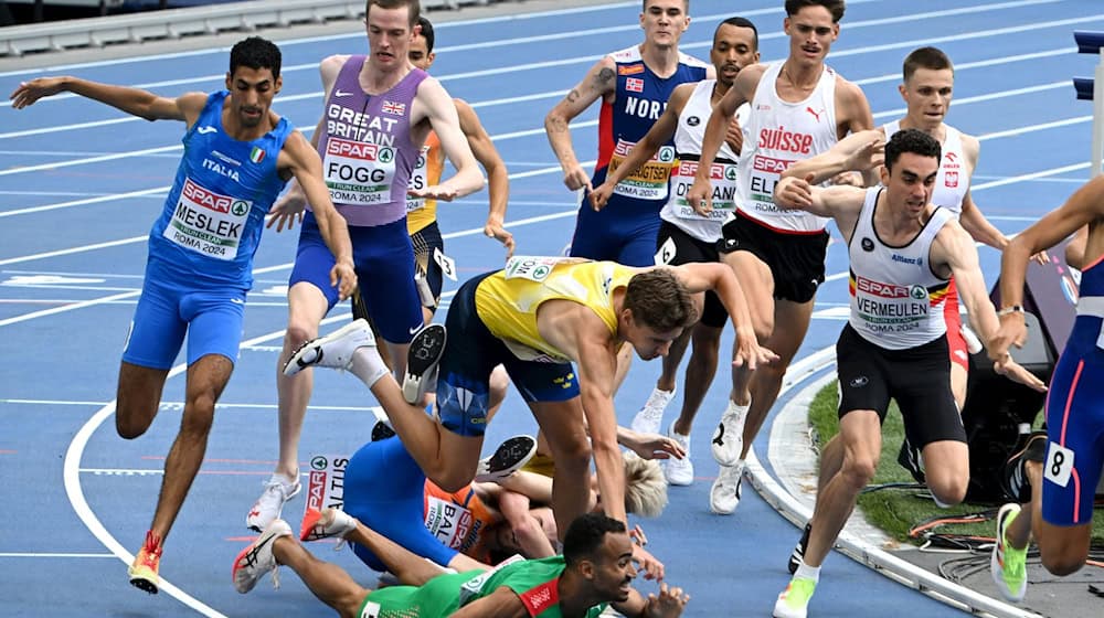 Кілька спортсменів падають у кваліфікаційному забігу на 1500 метрів на чемпіонаті Європи з легкої атлетики / Фото: Jussi Nukari/Lehtikuva/dpa