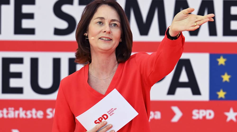 Katarina Barley, SPD-Spitzenkandidatin za Europiske wólby, wjelginja na jednej wjelginje SPD za Europiske wólby. / Wobraz: Uli Deck/dpa