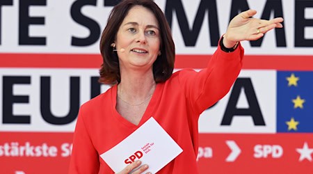 Katarina Barley, Spitzenkandidatin der SPD zur Europawahl, spricht bei einer Großkundgebung der SPD zur Europawahl. / Foto: Uli Deck/dpa
