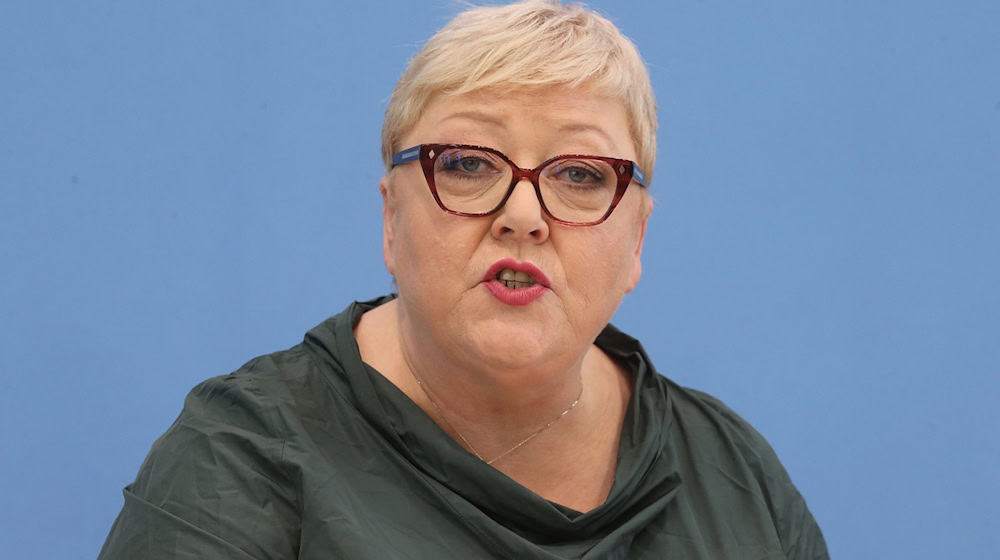 Evelyn Zupke, SED-Opferbeauftragte, beantwortet auf einer Pressekonferenz vor der Bundespressekonferenz Fragen von Journalisten. / Foto: Wolfgang Kumm/dpa