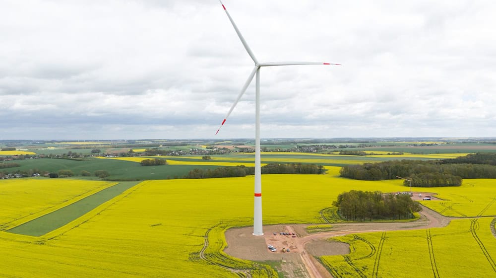 Mitte April ist im Landkreis Mittelsachsen ein Windrad mit 5560 Kilowatt Leistung in Betrieb gegangen. / Foto: Sebastian Kahnert/dpa