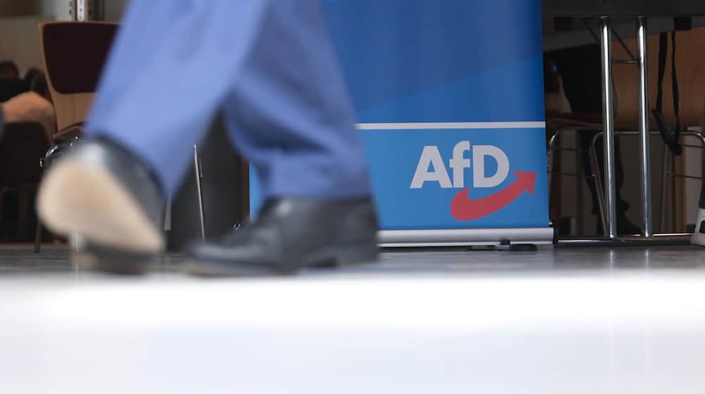 At the end of 2023, the Office for the Protection of the Constitution classified the Saxon state association of the AfD as a confirmed right-wing extremist organization. (Archive image) / Photo: Sebastian Willnow/dpa