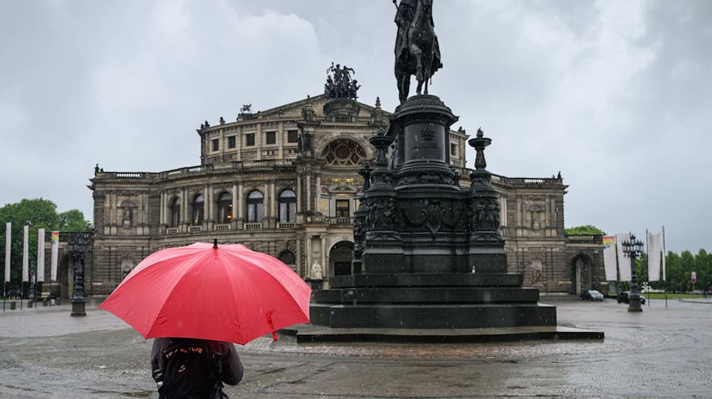 Örtliche Unwetter sind am Mittwoch nicht ausgeschlossen. (Archivbild) / Foto: Robert Michael/dpa